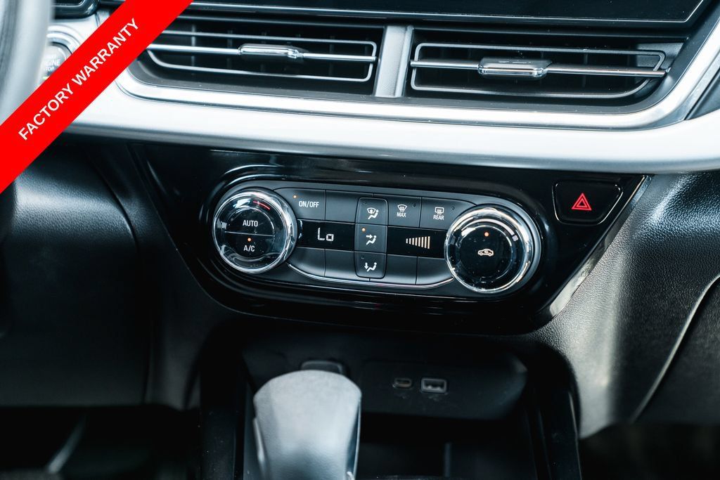 Used 2025 Chevrolet Trax LT FWD image 21