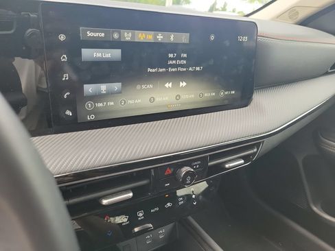 Used 2025 Nissan Kicks SR AWD/4WD image 19