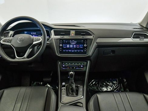 Used 2022 Volkswagen Tiguan SE w/ Panoramic Sunroof Package image 15