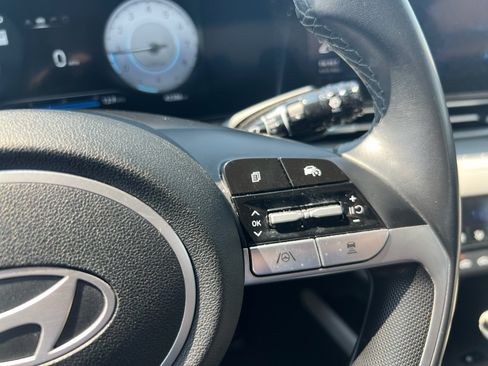 Used 2024 Hyundai Elantra Limited FWD image 9