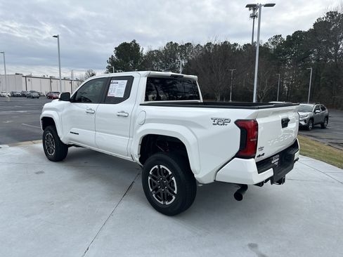 Certified 2025 Toyota Tacoma TRD Off-Road image 8