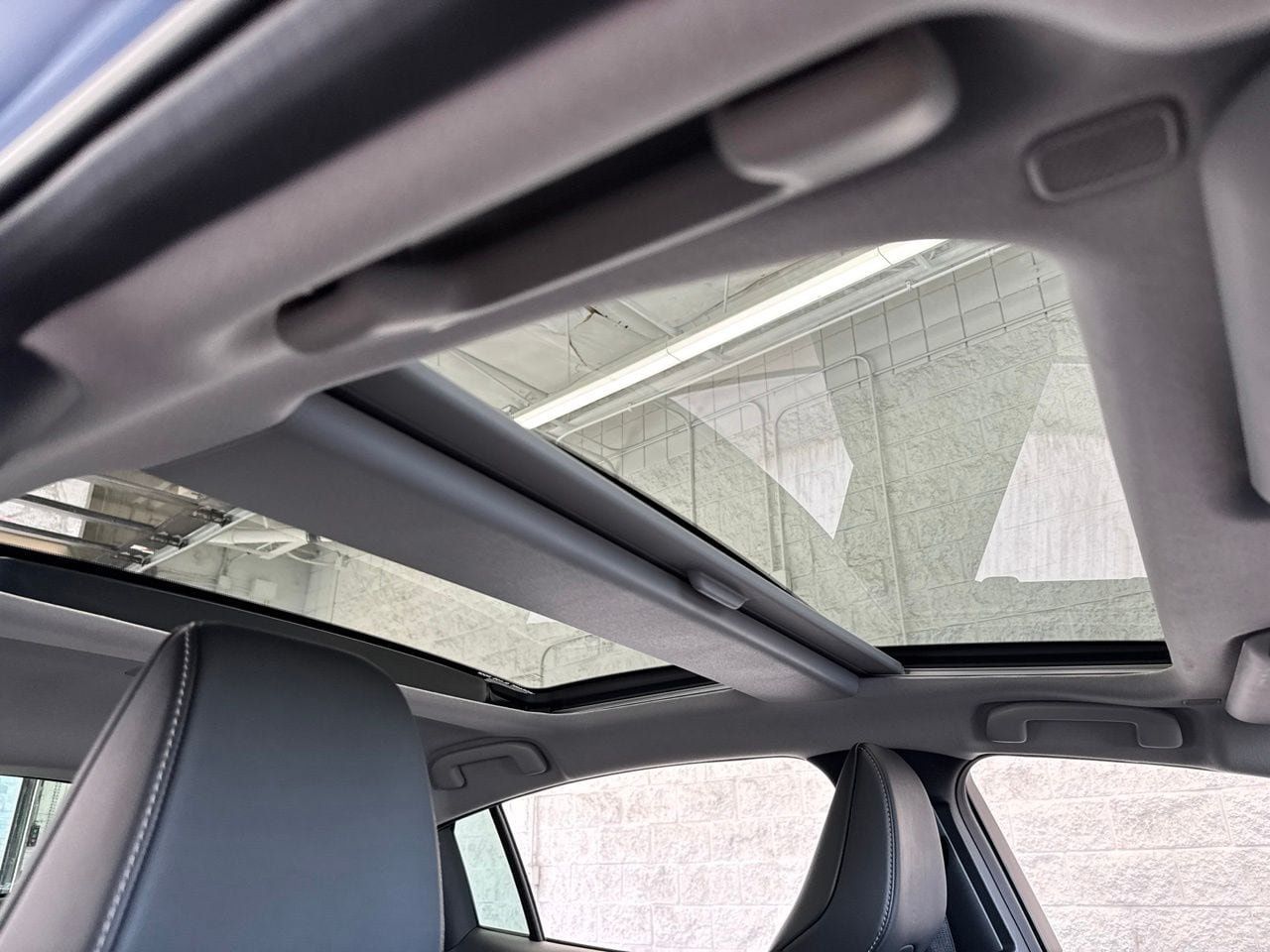 Used 2025 Toyota Prius XLE FWD image 49