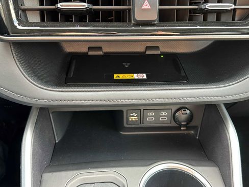 Used 2024 Toyota Highlander LE image 32