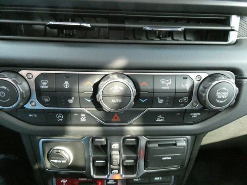 New 2026 Jeep Wrangler Unlimited Rubicon AWD/4WD image 22