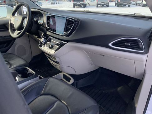 Used 2022 Chrysler Pacifica Touring-L image 65