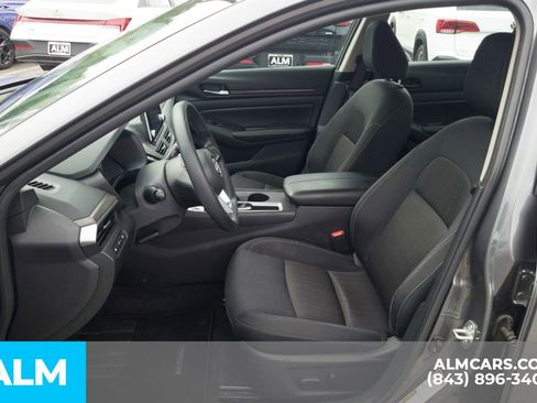 Used 2025 Nissan Altima 2.5 SV FWD image 15