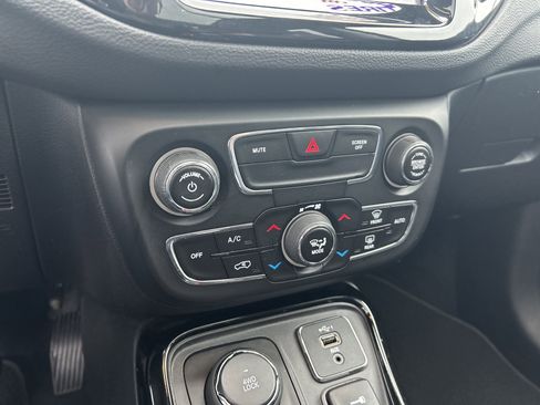 Used 2019 Jeep Compass Limited AWD/4WD image 34