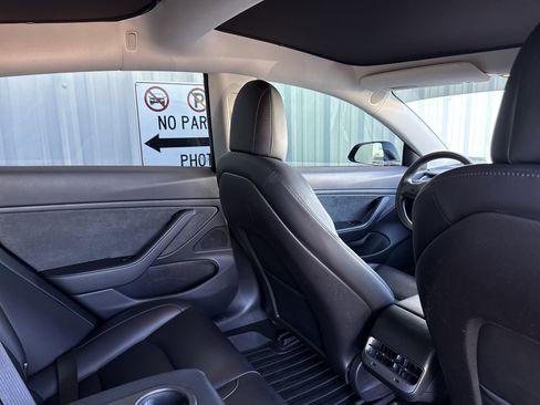 Used 2018 Tesla Model 3 Long Range image 52