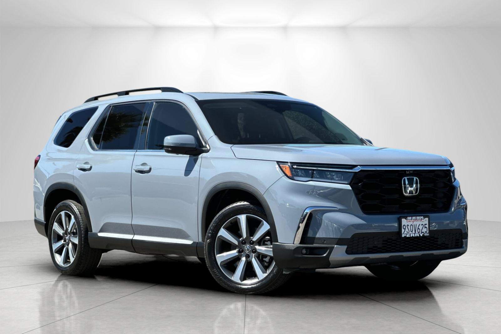 Used 2025 Honda Pilot Elite image 1