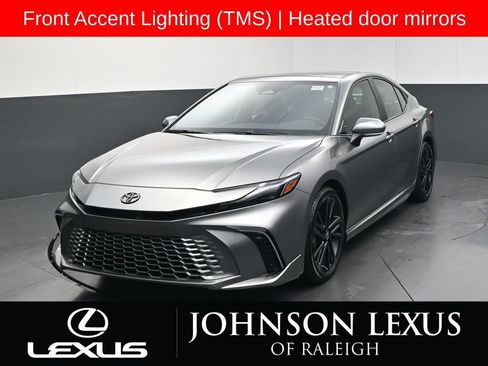 Used 2025 Toyota Camry XSE FWD image 5