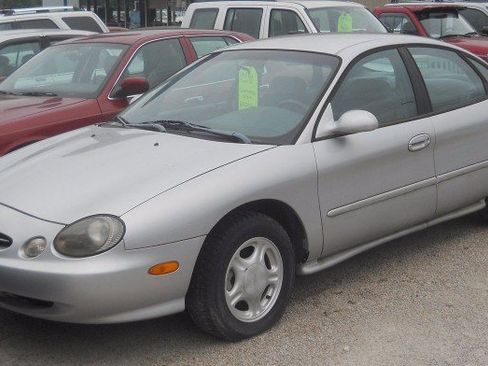 Used 1998 Ford Taurus SE image 1