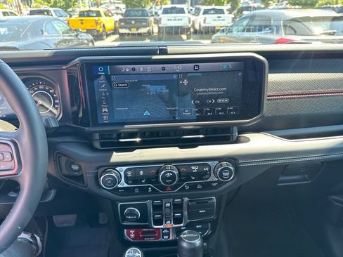 Used 2024 Jeep Gladiator Rubicon AWD/4WD image 21