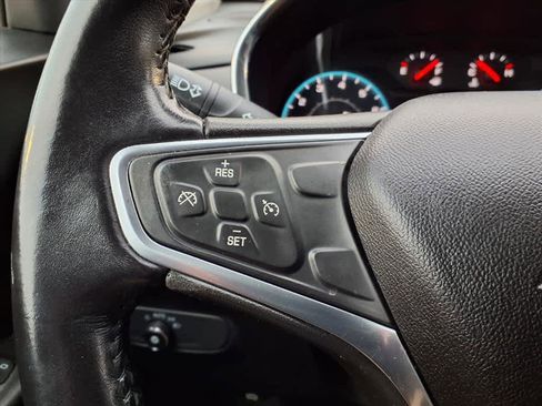 Used 2018 Chevrolet Equinox LT image 16