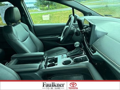 Certified 2025 Toyota Sienna XLE Woodland Edition AWD/4WD image 16
