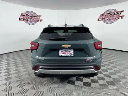Used 2025 Chevrolet Trax LT w/ Driver Confidence Package image 6