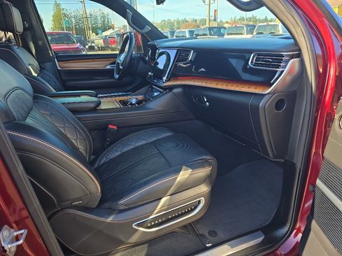 Used 2022 Jeep Grand Wagoneer Series III w/ Flexible Seating Group image 19