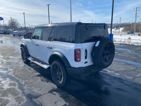 Certified 2025 Ford Bronco Outer Banks w/ Black Appearance Package image 3