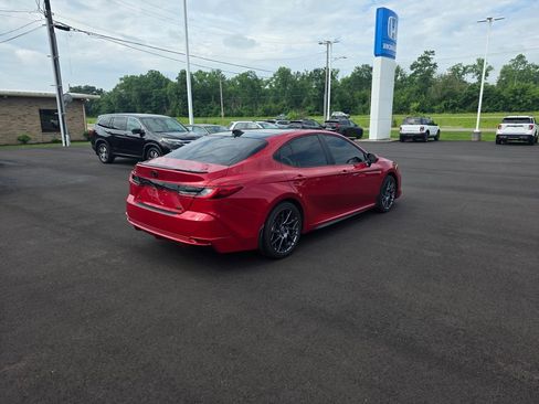 Used 2025 Toyota Camry XSE FWD image 3