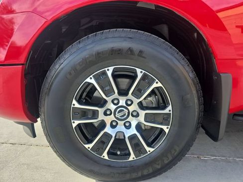 Used 2021 Nissan Titan SV w/ SV Convenience Package RWD image 32