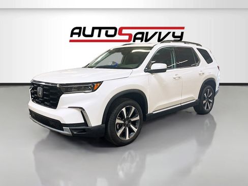 Used 2023 Honda Pilot Touring image 3