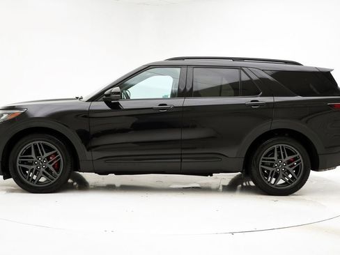Used 2025 Ford Explorer ST image 6