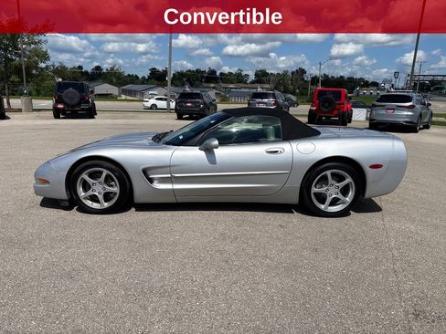 Used 2001 Chevrolet Corvette Convertible w/ Preferred Equipment Group2 RWD image 2