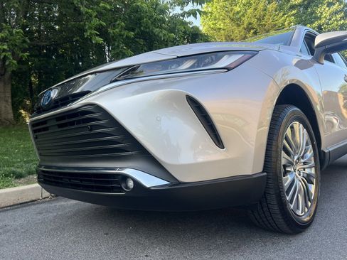 Used 2024 Toyota Venza XLE AWD/4WD image 60