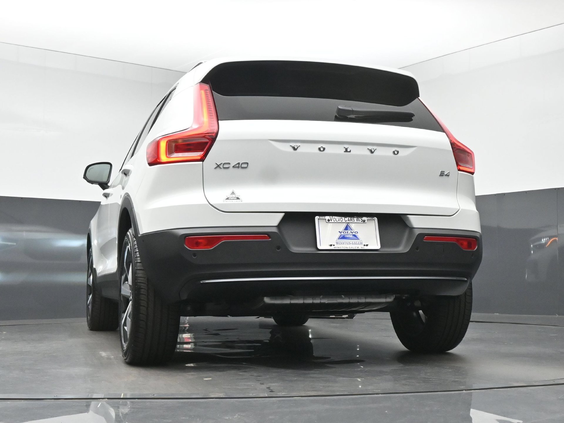 New 2026 Volvo XC40 B4 Plus w/ Protection Package Premier FWD image 40