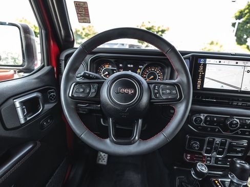 Used 2024 Jeep Wrangler Unlimited Rubicon AWD/4WD image 29
