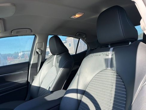 Used 2022 Toyota Camry SE image 9