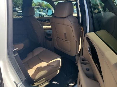 Used 2020 Cadillac Escalade Platinum AWD/4WD image 5