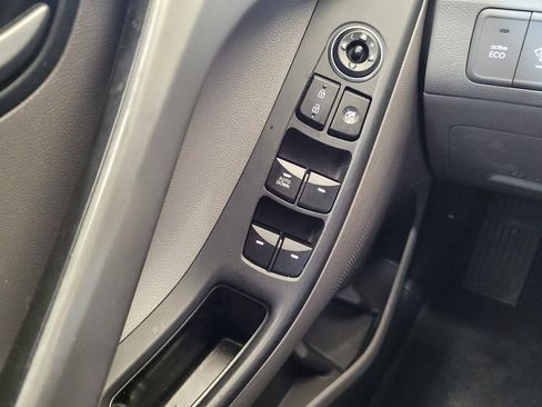 Used 2016 Hyundai Elantra SE FWD image 25