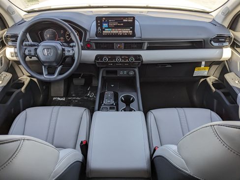 New 2025 Honda Pilot Touring image 16
