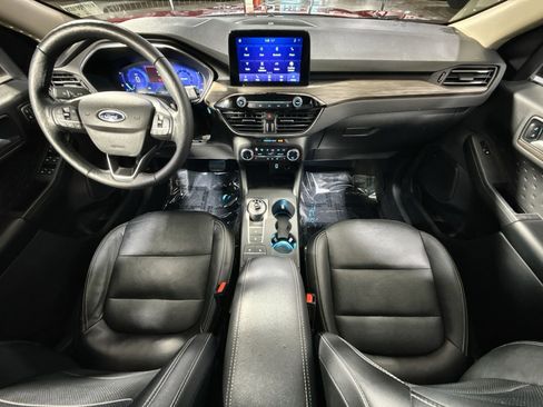 Used 2020 Ford Escape Titanium image 31