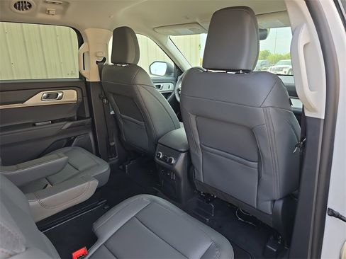 New 2025 Ford Explorer Active w/ Active Comfort Package image 34