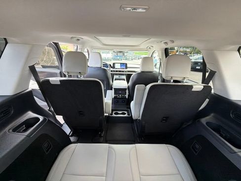 Used 2025 Lincoln Aviator AWD w/ Jet Appearance Package image 21