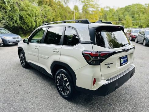 Used 2025 Subaru Forester Premium image 8