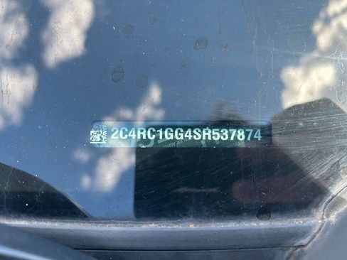 Used 2025 Chrysler Pacifica Limited FWD image 19