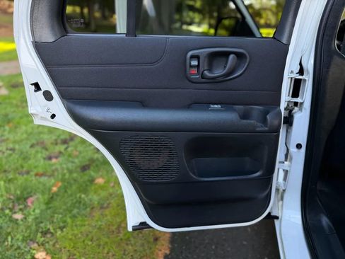 Used 2004 Chevrolet Blazer LS w/ Preferred Equipment Group image 32