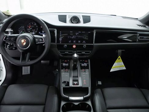 Certified 2025 Porsche Macan image 13