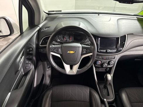 Used 2020 Chevrolet Trax LT w/ LT Convenience Package image 24