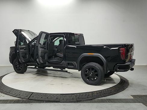 Used 2024 GMC Sierra 2500 AT4 w/ AT4 Premium Plus Package AWD/4WD image 13