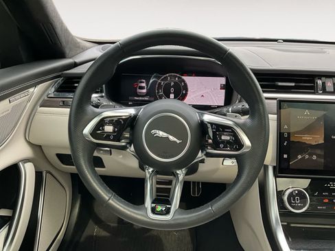 Used 2023 Jaguar XF R-Dynamic SE AWD/4WD image 18