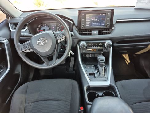 Used 2020 Toyota RAV4 LE AWD/4WD image 18