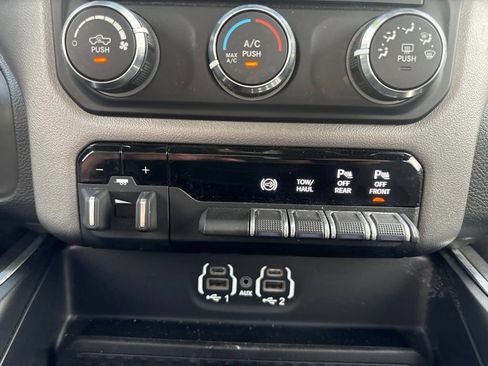 Used 2024 RAM 2500 Big Horn w/ Off Road Package AWD/4WD image 35