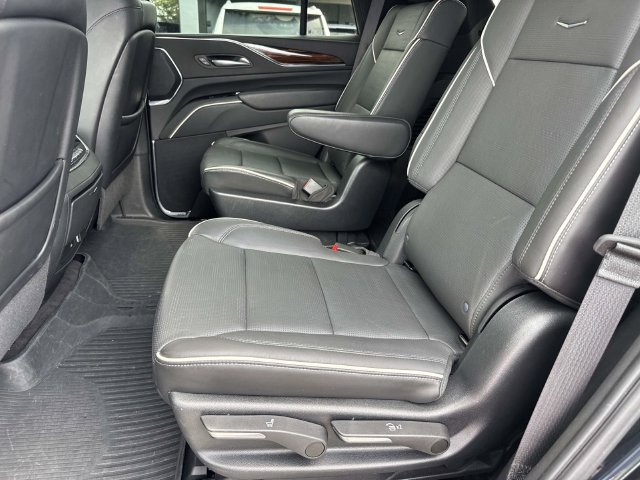 Used 2023 Cadillac Escalade Premium Luxury w/ Performance Package AWD/4WD image 18