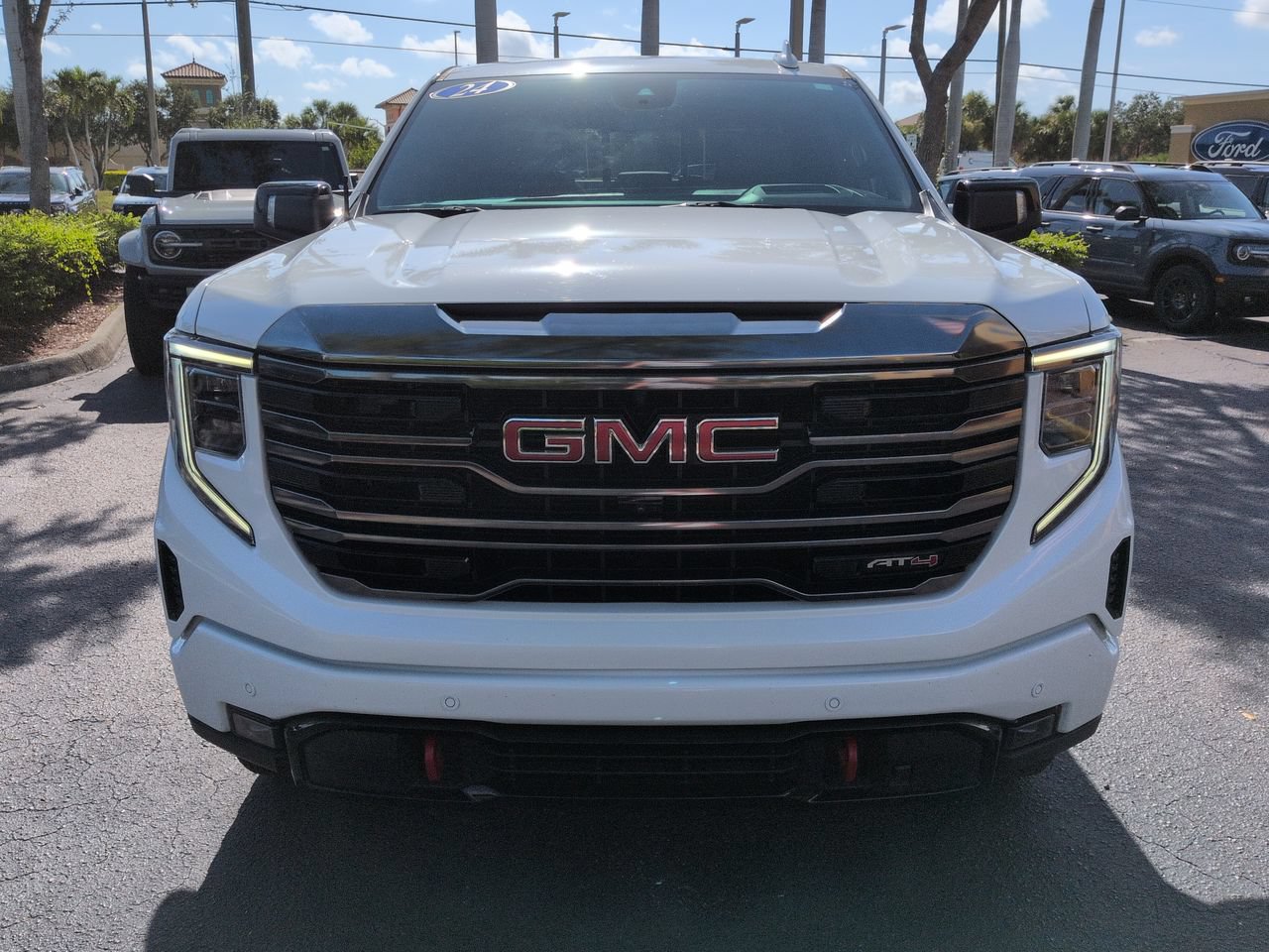 Used 2024 GMC Sierra 1500 AT4 w/ Technology Package AWD/4WD image 9