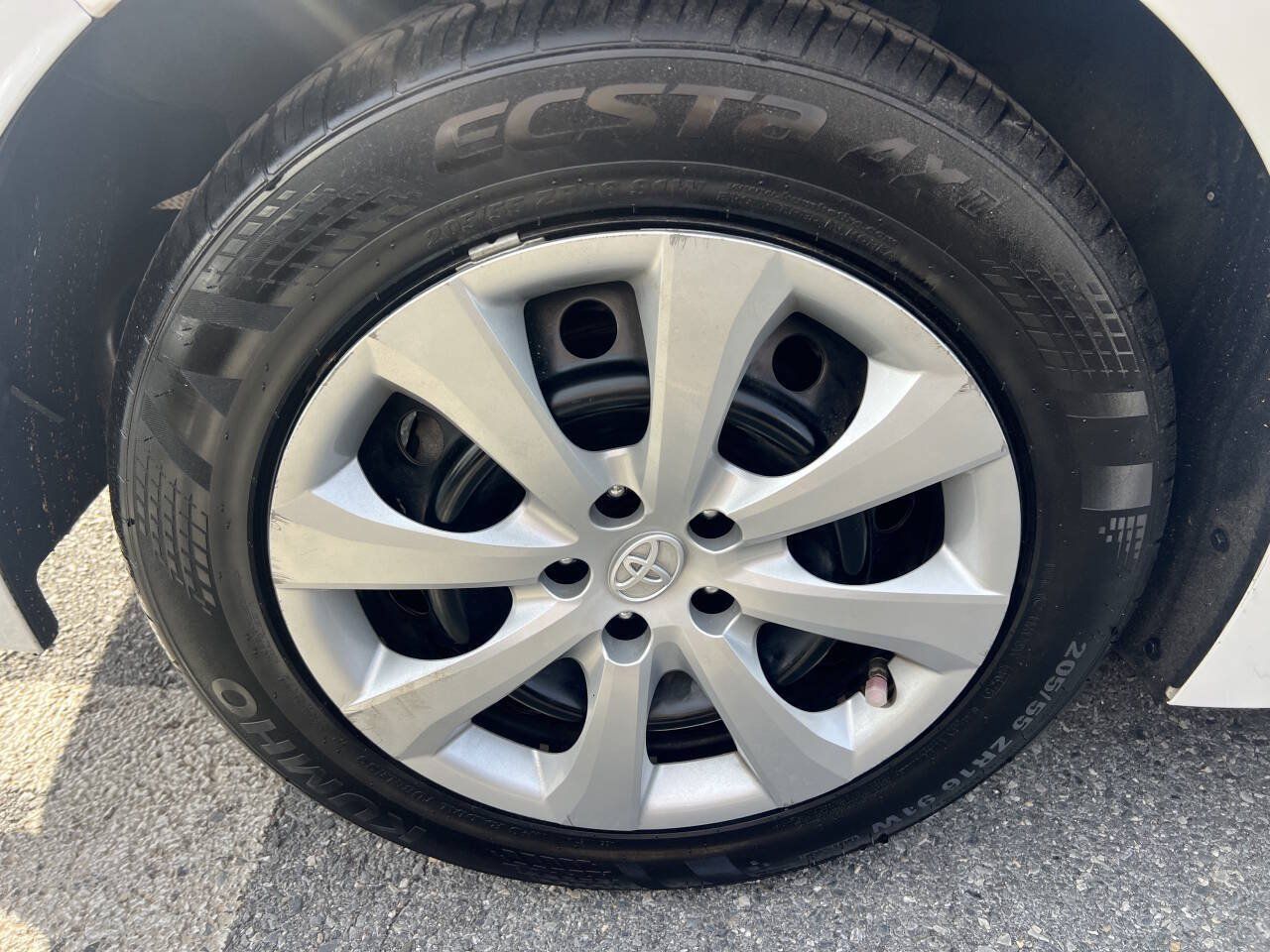 Used 2021 Toyota Corolla LE FWD image 13