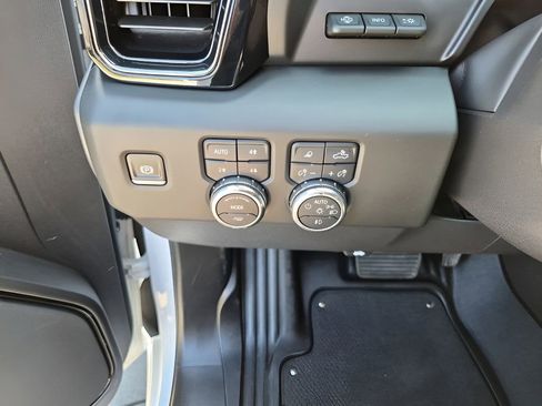 Used 2025 GMC Sierra 1500 AT4 w/ AT4 Premium Package AWD/4WD image 33
