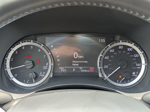Used 2024 Toyota Highlander XLE FWD image 18